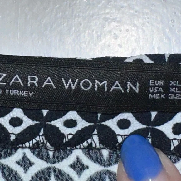 Zara Woman Patterned Hi Low Blouse.  Size XL - Picture 4 of 7